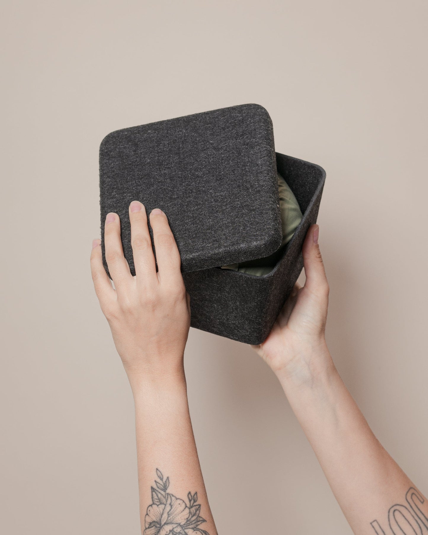 Rinan Sculpted Felt Petite Bin with Lid Small Desktop Countertop Drawer Storage Organizer Box